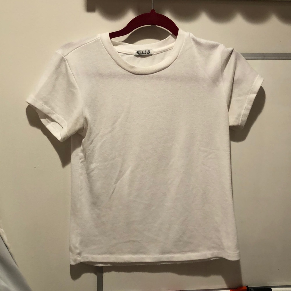 basic white t shirt